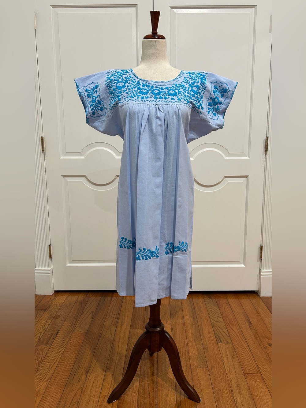 Sandra Mini Dress, Oaxaca Mexican dress. hand Embroidered. Silk Threads.